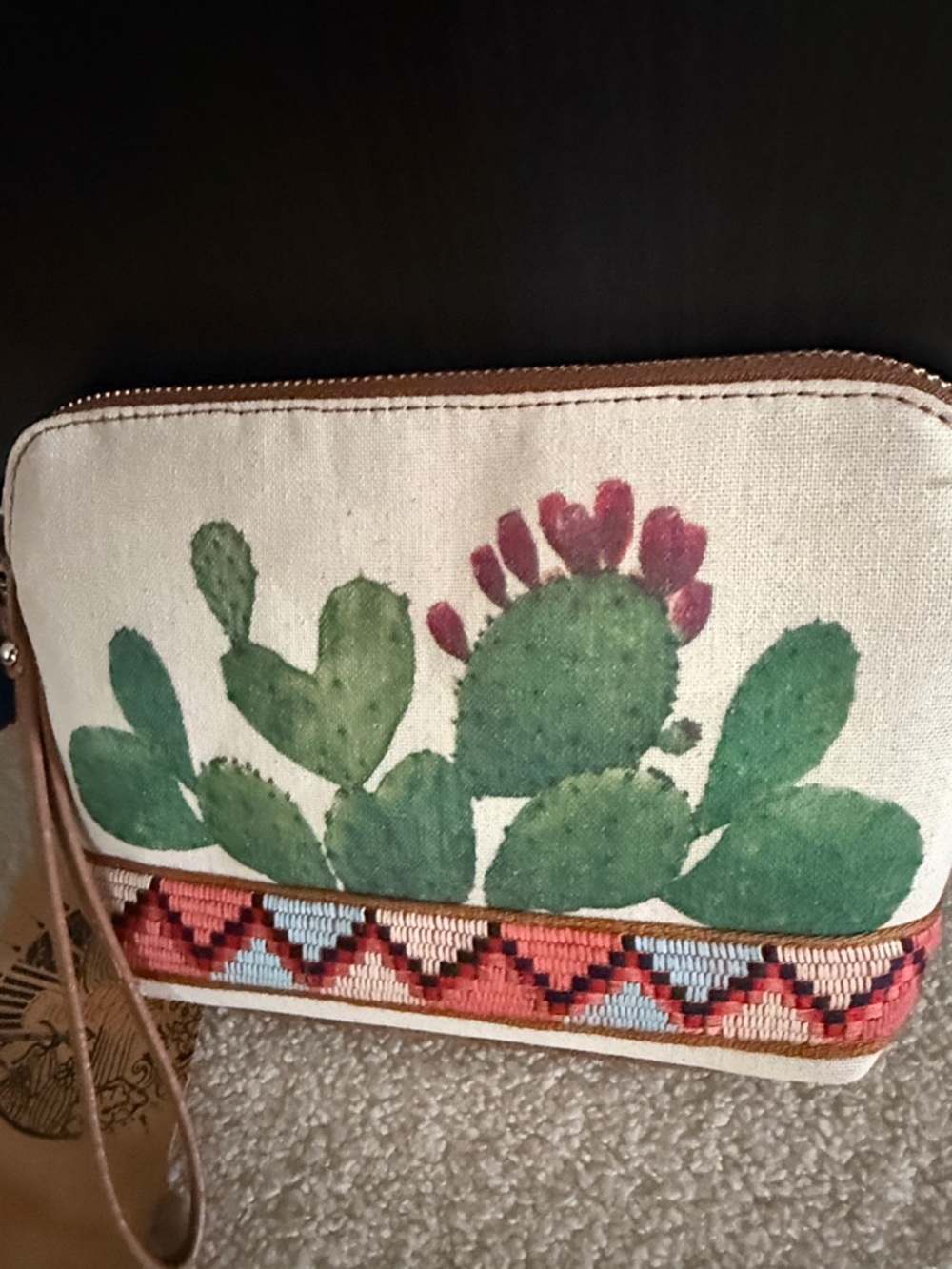 Catchfly Ladies Prickly Pear Cactus  Print Wristlet Clutch in Green & Cream - Picture 2 of 9